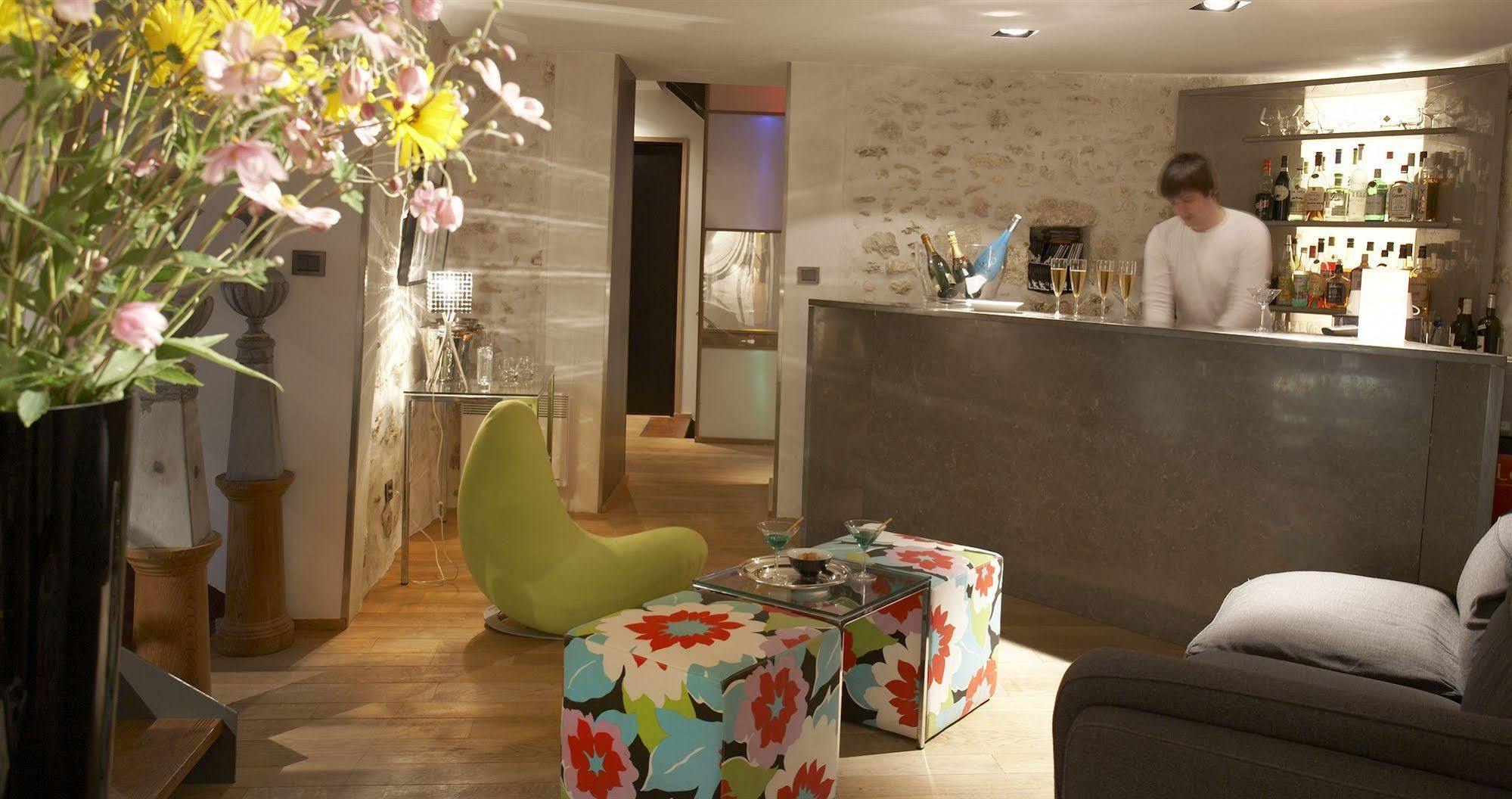 Design Hotel Des Francs Garcons Saint-Sauvant  Exterior photo